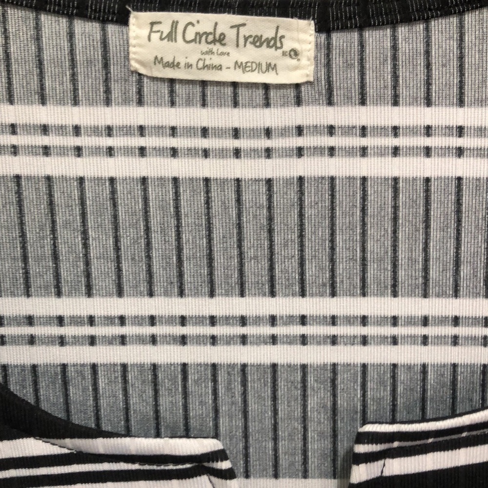 Full Circle Trends shirt - Picture 4 of 7